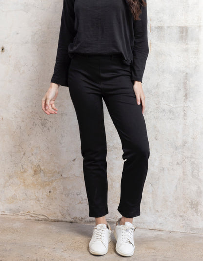 lady wearing black stretch straight leg pull on trousers