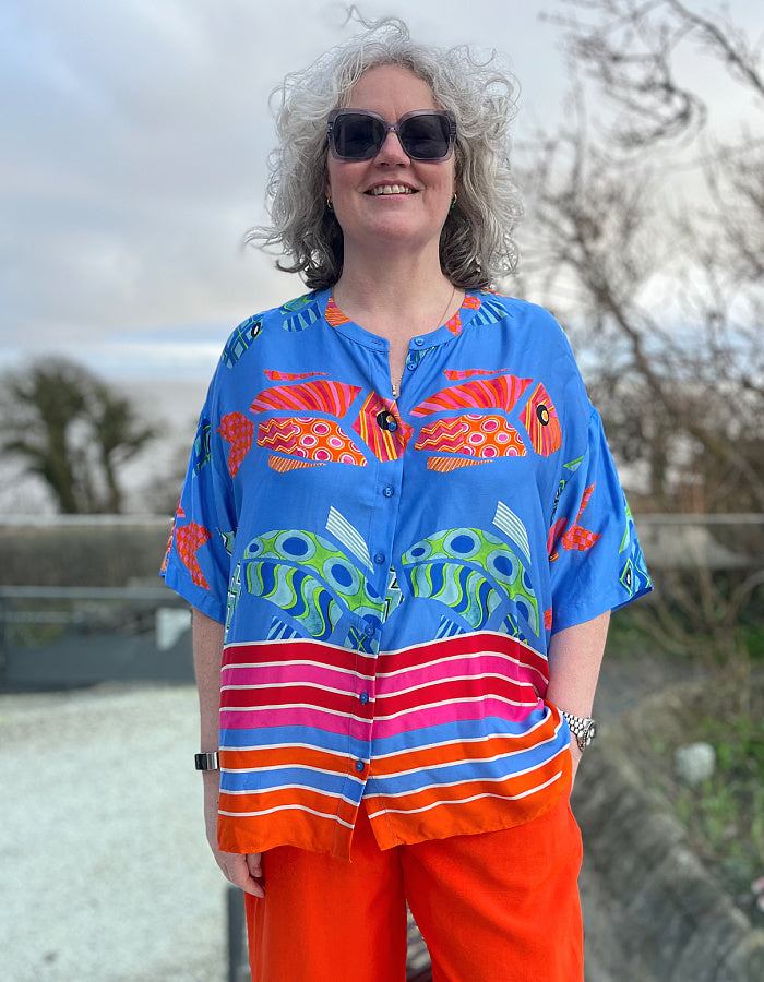 oversized viscose summer shirt with elbow length sleeves and simple round collar with hot colours and an abstract fish print