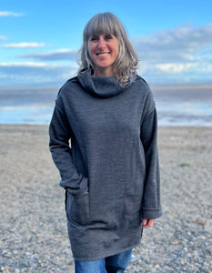 reversible anthracite melange tunic in wool fleece, floppy turtle neck and pocket on both sides 