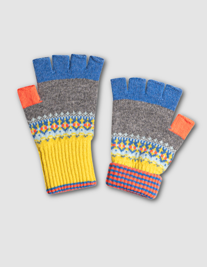 Eribe Alloa Fingerless Gloves in Charm Bonny