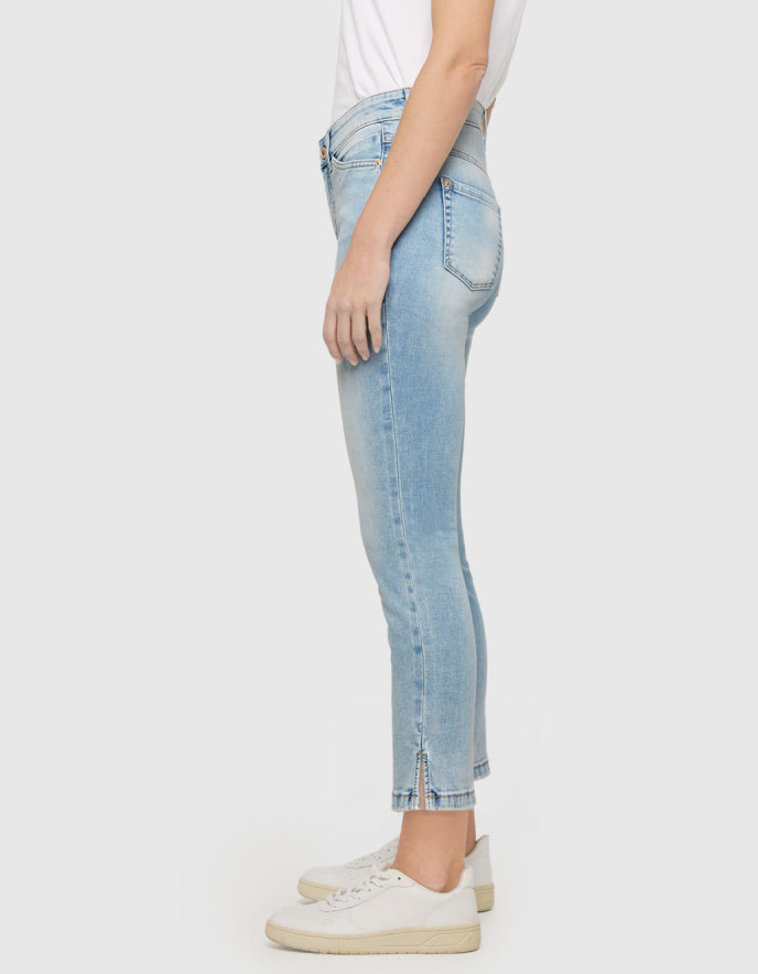 summer vintage wash stretchy cropped jeans
