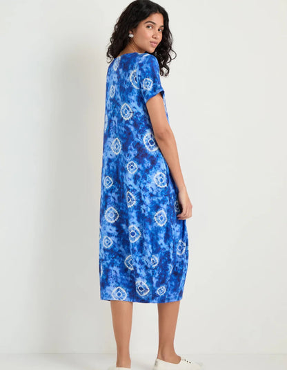 woman wearing a midi length tie dyed blue and white jersey bubble dress