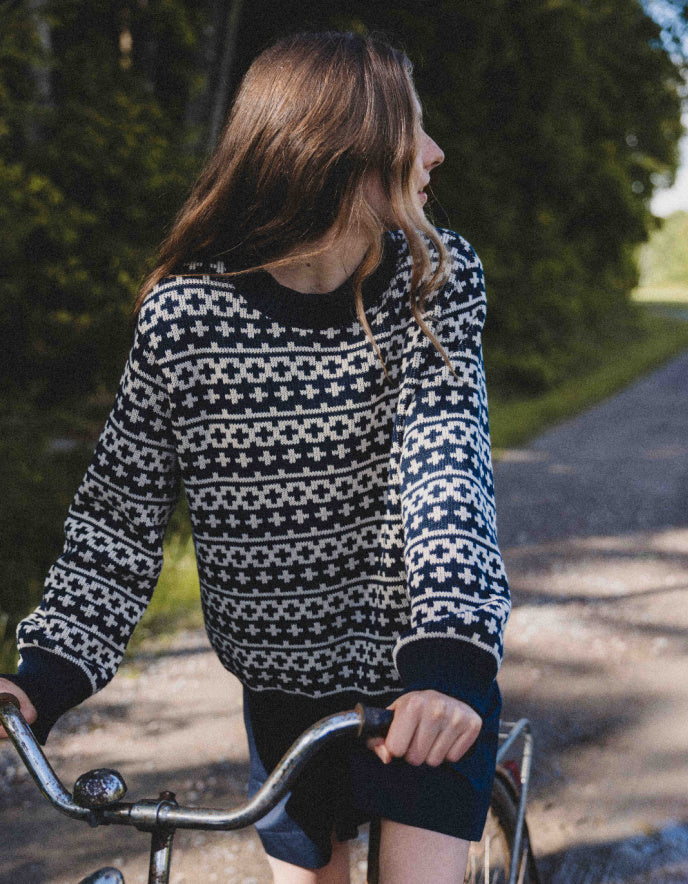 woman wearing navy and white windproof crew sweater